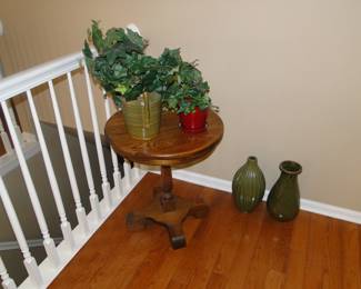 Solid oak round table, faux floral pieces, and very nice ceramic vases too