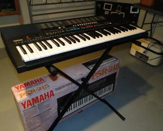 YAMAHA PSR-215 keyboard