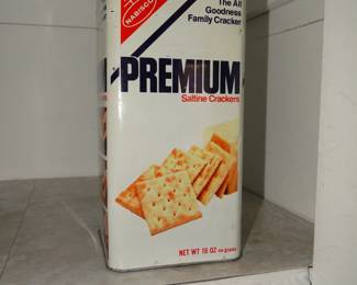 Vintage Saltine cracker tin
