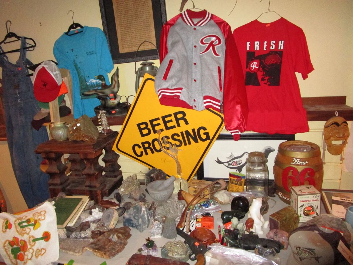 Rainier Beer 1978 collectibles, rocks, crystals and Beer Crossing!