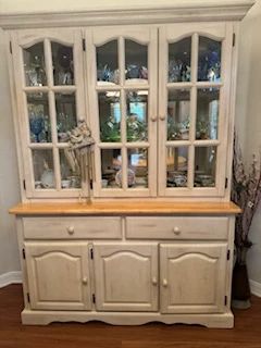 KUOLIN Farmhouse White Wash China Cabinet