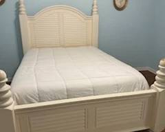 Elegant and Timeless Louvered Panel Queen Poster Bed Oyster White