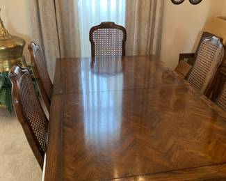 Drexel Dining table with full pads, 2 leaves, and 6 chairs