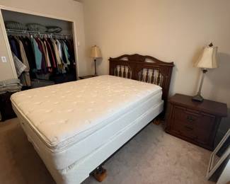 Thomasville queen bedroom set: mattress and box, frame, 2 nightstands and dresser with mirror