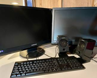 2 Samsung monitors, Diamond keyboard 