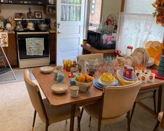 KITCHEN!!! Mid Century Dinette Table with Leaf, 4 Side Chairs