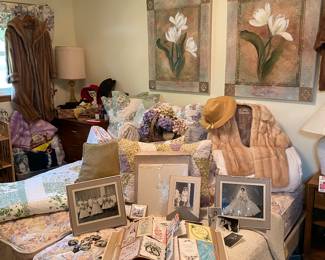 Master Bedroom Upstairs!!