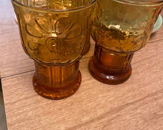 Mid Century Daisy Glasses