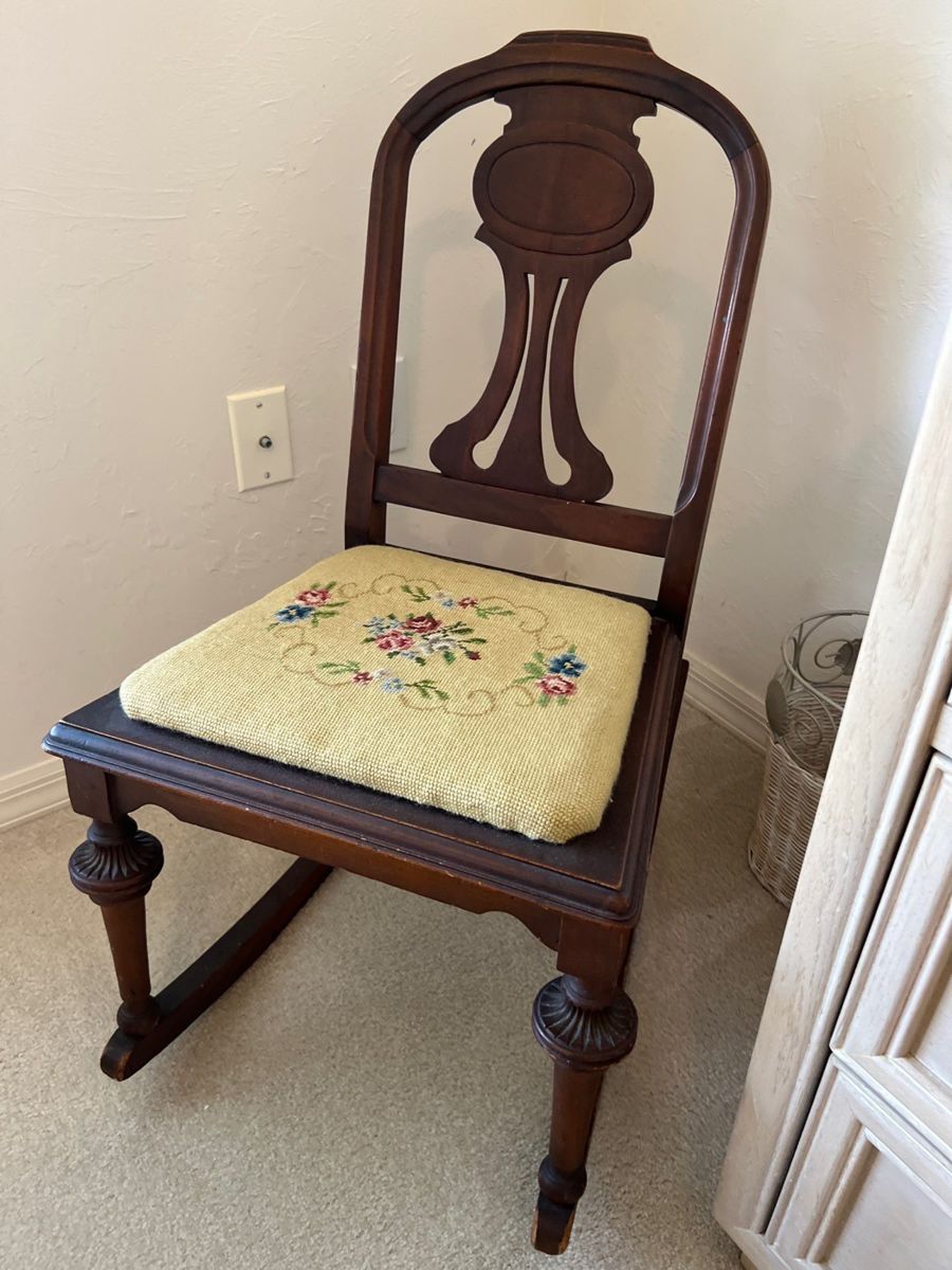 Blue Moon Cozy Cottage Estate Sale Ft.... starts on 4/6/2024