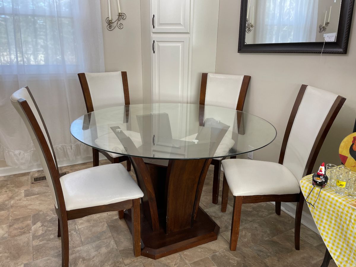 Mona’s Estate Sales in Cleveland, TN starts on 3/16/2024