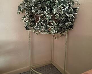 Artificial plant and plant stand