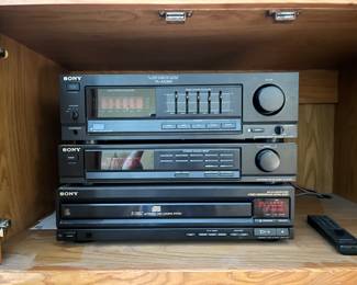 Vintage Sony 5 compact disc player CD changer, Sony TA-AX295 stereo amplifier, SONY ST-JX401 Digital AM/FM Stereo Tuner, Digital Synthesizer 