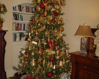 Fully decorated and lighted Christmas tree