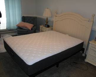 Queen size bed with Beautyrest Pressure Smart mattress with elevated base 8 months old