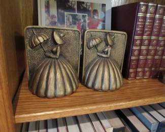 Vintage bookends... there are 2 pairs of these