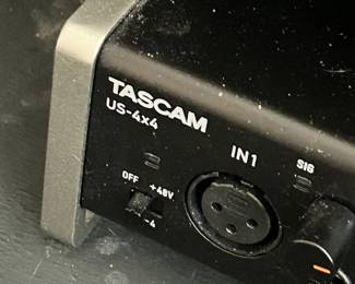 TASCAM US - 4x4