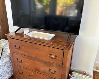 Sony 43" TV KD-43X85J 2021, Old Chest of Drawers