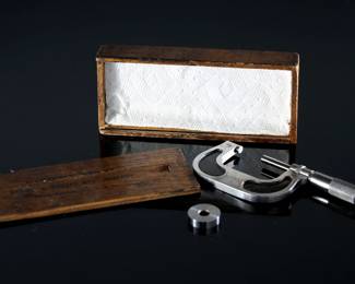 Brown & Sharpe No. 62 Outside Micrometer in Original Wood Case	Case:1x6.75x2.95in	199110
