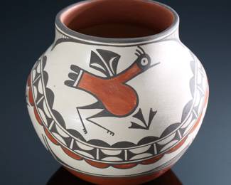 Irene Herrera Zia Pueblo Bird Pot Native American Pottery	6in H x 6.9in Diameter at widest 	199147

