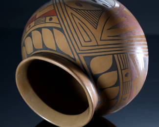 Mata Ortiz Polychrome Round Olla Pottery by SanBe Vase	6in H x 6.5in diameter at widest point 	196053
