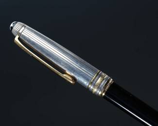 Montblanc Meisterstuck Solitaire Doue Sterling Silver Rollerball Pen	Pen with Cap: 138mm x 12.5mm diameter <BR>without cap: 121mm	199162
