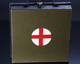 Vintage Metal First Aid Kit	2.75x9.25x9.5in	199095
