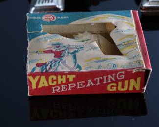 Lot of 11 1940s Vintage Pressed Tin Water Pistols Toy Gun	3in x 2 in 	196101
