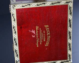 Vintage Cigar Box 3-string Guitar	6.25x6.5x30.5in	196072
