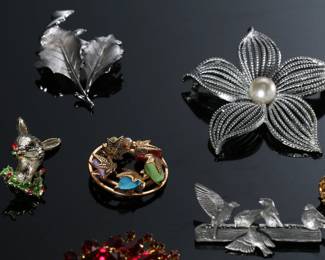 Lot of 16 Vintage Brooch Pin Lot Coro Trifari Sarah Cov Etc 		196215
