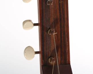 Vintage Cigar Box 3-string Guitar	6.25x6.5x30.5in	196072
