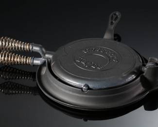 Antique Cast Iron Crescent #8 Waffle Maker w/ Low Base Fanner MFG Co Cleveland Ohio&nbsp;	3x15.5x15in	199085

