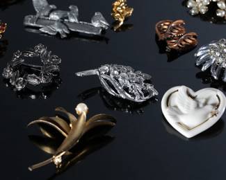 Lot of 16 Vintage Brooch Pin Lot Coro Trifari Sarah Cov Etc 		196215
