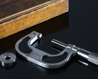 Brown & Sharpe No. 62 Outside Micrometer in Original Wood Case	Case:1x6.75x2.95in	199110
