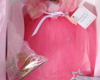 Madame Alexander Doll - Glenda the Good Witch Style # 13250 - 1997 Wizard of Oz Collection - With tags in Original Box	4 x 9 x 12.5 in	198005
