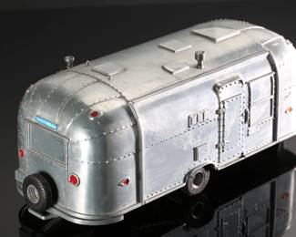 Vintage Pottery Barn Airstream Flying Cloud Toy Travel Trailer 1:18 Scale Die Cast	4.5x4.5x12.25in	196118
