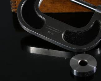 Brown & Sharpe No. 62 Outside Micrometer in Original Wood Case	Case:1x6.75x2.95in	199110
