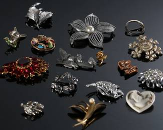 Lot of 16 Vintage Brooch Pin Lot Coro Trifari Sarah Cov Etc 		196215
