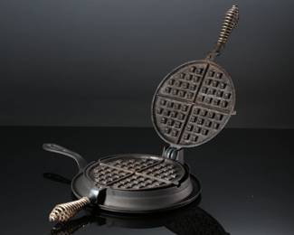 Antique Cast Iron Crescent #8 Waffle Maker w/ Low Base Fanner MFG Co Cleveland Ohio&nbsp;	3x15.5x15in	199085
