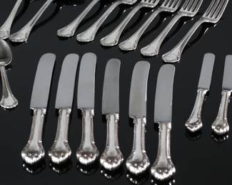 Reed & Barton The Plaza New York Silver Plate Flatware Set Silverware 	Case: 3.5x17x11.5in	199109
