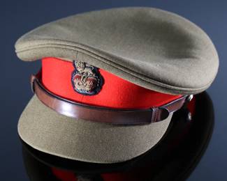 British Army Dress Visor Cap Hat	Size: unmarked look like 6.5	199136
