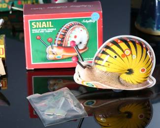 Lot of 8 Vintage Wind-Up Tin Litho Toys in Box - Schylling Snail - Jumping Rabbit - Da Gun Shi Zi Dragon - Blue Bird - Bird in Shell - Chetypohka	8.5 x 6.5 x 1.5 in largest box	198033
