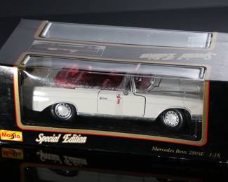 Maisto Special Edition 1966 Mercedes-Benz 280SE Die Cast Model Car 1:18 Item #46629	5x6x12.5in	196181
