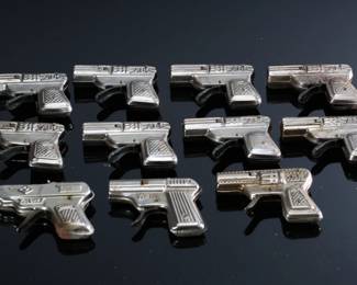 Lot of 11 1940s Vintage Pressed Tin Water Pistols Toy Gun	3in x 2 in 	196101
