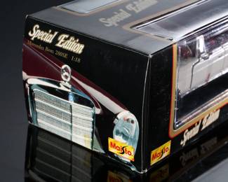 Maisto Special Edition 1966 Mercedes-Benz 280SE Die Cast Model Car 1:18 Item #46629	5x6x12.5in	196181
