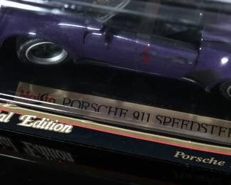 Maisto Special Edition 1989 Porsche 911 Speedster Die Cast Model Car 1:18 #46629	5x6x12.5in	196182

