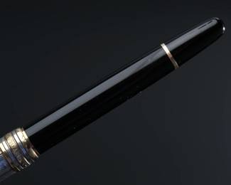 Montblanc Meisterstuck Solitaire Doue Sterling Silver Rollerball Pen	Pen with Cap: 138mm x 12.5mm diameter <BR>without cap: 121mm	199162
