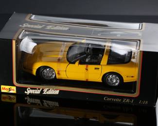Maisto Special Edition 1992 Corvette ZR-1 Die Cast Model Car 1:18 	5x6x12.5in	196184

