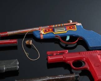 Lot of 5 Vintage Toy Guns 		196102
