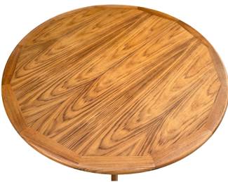 Mid-Century Modern Danish Teak Dining Table & 6 Chairs by Sun Cabinet Co. MCM Frederick	Table: 29in h x47in diameter<BR> Leaf Extensions::  19.625 x 47in each<BR>Chair: 31x19.5x20in	196189
