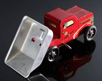 1950s Vintage Walt Reach Toy Courtland Wind-Up Red Dump Truck  Tin Litho 	2.75x2.75x7.25in	196122
